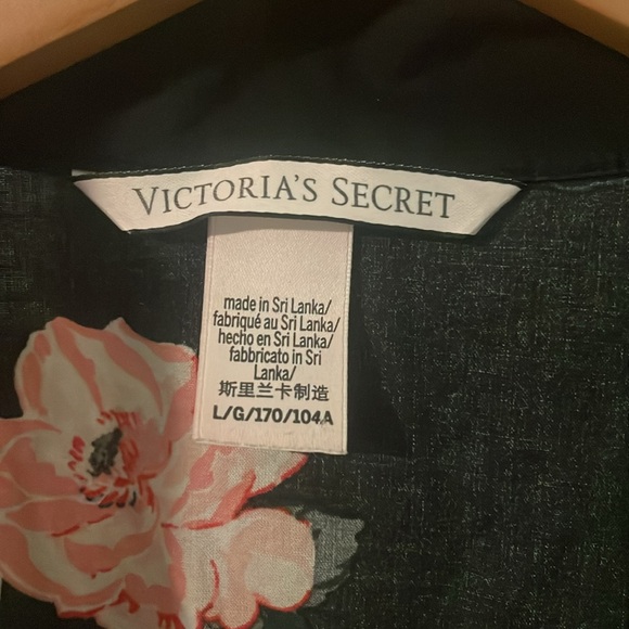 VICTORIAS SECRET PJ SHORT SLEEVE WOMEN - Picture 3 of 4